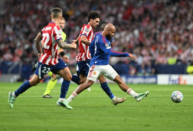 (261014) -- MADRID, Oct. 14, 2026 (Xinhua) -- Bryan Mbeumo (R) of Manchester United competes during the UEFA Champions League League Stage football match between Atletico Madrid and Manchester United in Madrid, Spain, Oct. 13, 2026. (Xinhua/Cheng Min)