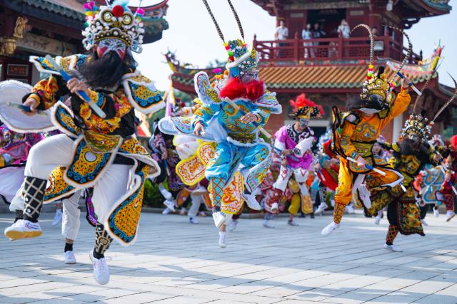 (261014) -- MACAO, Oct. 14, 2026 (Xinhua) -- Actors perform during the opening ceremony of the 19th A-Ma Cultural and Tourism Festival in Macao, south China, Oct. 13, 2026. A statue of Mazu, a Chinese sea goddess, was paraded through the streets of China's Macao Special Administrative Region (SAR) on Tuesday as the 19th A-Ma Cultural and Tourism Festival opened.
   The opening ceremony at A-Ma Cultural Village was followed by traditional rites honoring the goddess, with the procession taking place in the afternoon.
   The festival showcases traditional craftsmanship from east China's Fujian Province. An exhibition that opened Monday featured 56 works, including ceramics, woodcarvings and lacquerware. (Xinhua/Cheong Kam Ka)