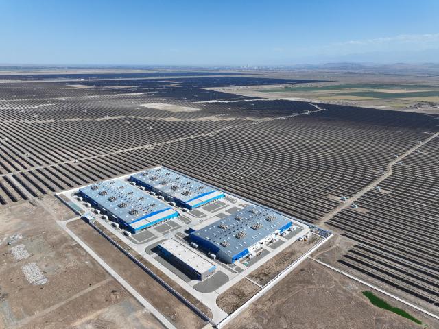 (261014) -- BEIJING, Oct. 14, 2026 (Xinhua) -- An aerial drone photo shows an all-vanadium redox flow battery energy storage integrated project of China Three Gorges Corporation (CTG) in Jimsar, northwest China's Xinjiang Uygur Autonomous Region, Aug. 30, 2026. (Photo by He Long/Xinhua)