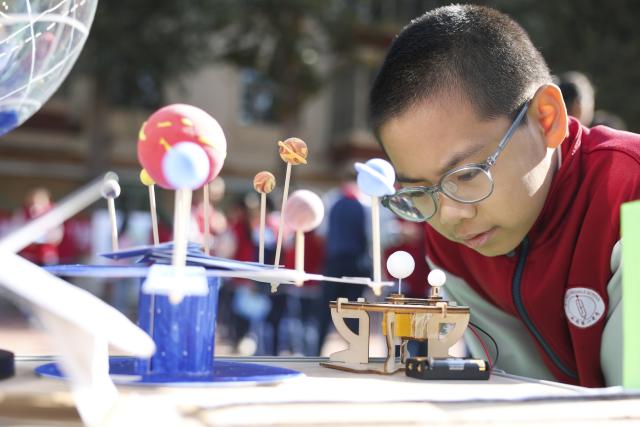 (261014) -- URUMQI, Oct. 14, 2026 (Xinhua) -- A student attends a science and technology festival at a middle school in Urumqi, northwest China's Xinjiang Uygur Autonomous Region, Oct. 14, 2026. (Xinhua/Wang Fei)