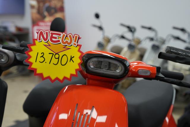 (261014) -- HANOI, Oct. 14, 2026 (Xinhua) -- This photo shows electric motorcycles at an Aima store in Hanoi, capital of Vietnam, Aug. 21, 2026.
  Chinese electric motorcycle brands are becoming an increasingly common sight on the streets of Vietnam's major cities, as the country accelerates its shift toward greener urban transport.
  More Vietnamese residents have turned to electric motorcycles, with Chinese brands emerging as popular choices thanks to their competitive prices, diverse models and growing presence in the Vietnamese market. (Xinhua/Liu Ying)