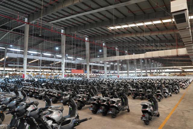 (261014) -- HANOI, Oct. 14, 2026 (Xinhua) -- This photo shows the production base of Aima in Bac Ninh province, Vietnam, July 16, 2026.
  Chinese electric motorcycle brands are becoming an increasingly common sight on the streets of Vietnam's major cities, as the country accelerates its shift toward greener urban transport.
  More Vietnamese residents have turned to electric motorcycles, with Chinese brands emerging as popular choices thanks to their competitive prices, diverse models and growing presence in the Vietnamese market. (Xinhua/Liu Ying)
