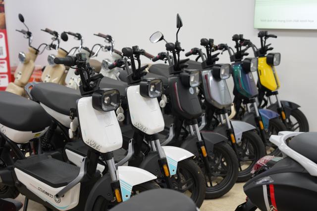 (261014) -- HANOI, Oct. 14, 2026 (Xinhua) -- This photo shows electric motorcycles at an Aima store in Hanoi, capital of Vietnam, Aug. 21, 2026.
  Chinese electric motorcycle brands are becoming an increasingly common sight on the streets of Vietnam's major cities, as the country accelerates its shift toward greener urban transport.
  More Vietnamese residents have turned to electric motorcycles, with Chinese brands emerging as popular choices thanks to their competitive prices, diverse models and growing presence in the Vietnamese market. (Xinhua/Liu Ying)