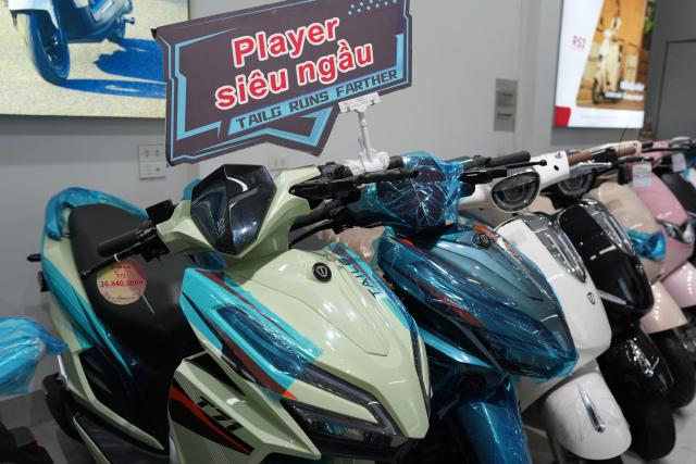 (261014) -- HANOI, Oct. 14, 2026 (Xinhua) -- This photo shows electric motorcycles at a TAILG store in Hanoi, capital of Vietnam, Aug. 21, 2026.
  Chinese electric motorcycle brands are becoming an increasingly common sight on the streets of Vietnam's major cities, as the country accelerates its shift toward greener urban transport.
  More Vietnamese residents have turned to electric motorcycles, with Chinese brands emerging as popular choices thanks to their competitive prices, diverse models and growing presence in the Vietnamese market. (Xinhua/Liu Ying)
