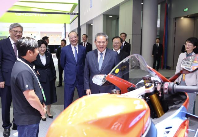 (261014) -- GUANGZHOU, Oct. 14, 2026 (Xinhua) -- Chinese Premier Li Qiang tours the venue of the 140th China Import and Export Fair, also known as the Canton Fair, after the opening ceremony in Guangzhou, south China's Guangdong Province, Oct. 14, 2026. Li delivered a keynote speech at the opening ceremony of the 140th Canton Fair. (Xinhua/Huang Jingwen)