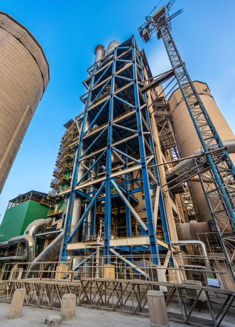 (261014) -- DURBAN, Oct. 14, 2026 (Xinhua) -- This photo taken on Sept. 4, 2025 shows the preheater tower at Simuma Cement Plant in KwaZulu-Natal Province, South Africa. TO GO WITH "Roundup: Chinese green technologies revitalize South African cement plant" (Xinhua/Chen Wei)