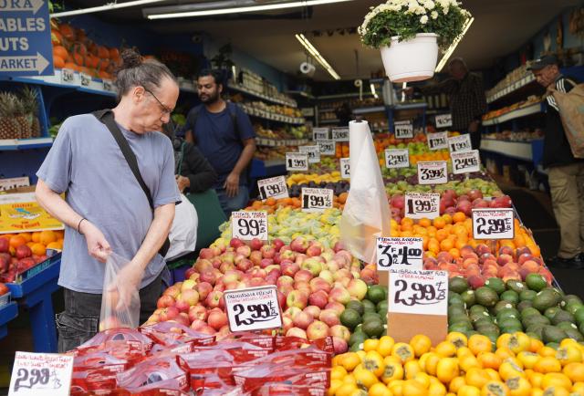 (261014) -- NEW YORK, Oct. 14, 2026 (Xinhua) -- A man picks fruit at a store in New York, the United States, Oct. 14, 2026. U.S. consumer prices rose more than expected in September, driven by surging gasoline costs, with annual inflation reaching its highest level since May, the Labor Department said Wednesday. The consumer price index (CPI) rose 0.6 percent from August and 3.7 percent from a year earlier. Economists had forecast an annual increase of 3.6 percent. (Xinhua/Zhang Fengguo)