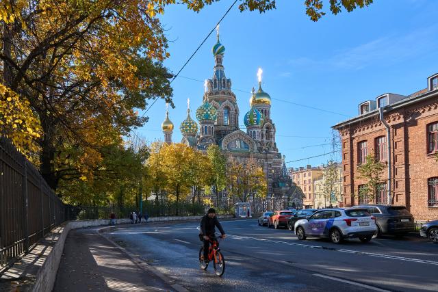 (261014) -- ST. PETERSBURG, Oct. 14, 2026 (Xinhua) -- Photo taken on Oct. 14, 2026 shows autumn scenery in St. Petersburg, Russia. (Photo by Guo Feizhou/Xinhua)