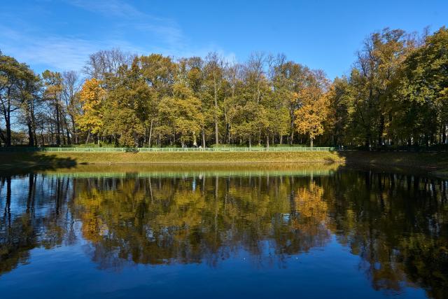 (261014) -- ST. PETERSBURG, Oct. 14, 2026 (Xinhua) -- Photo taken on Oct. 14, 2026 shows autumn scenery in St. Petersburg, Russia. (Photo by Guo Feizhou/Xinhua)