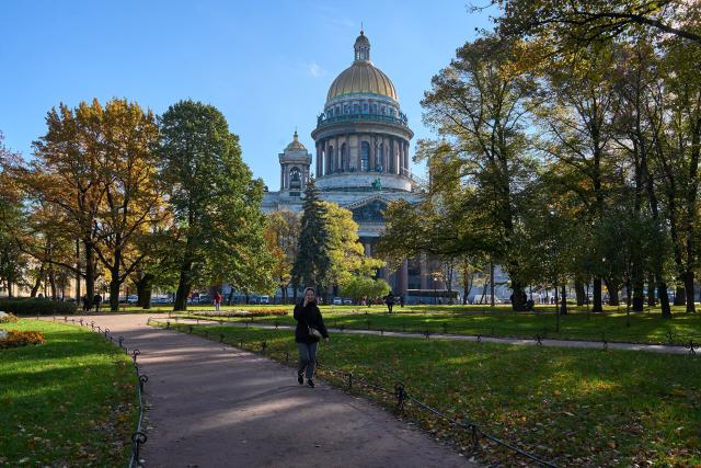 (261014) -- ST. PETERSBURG, Oct. 14, 2026 (Xinhua) -- Photo taken on Oct. 14, 2026 shows autumn scenery in St. Petersburg, Russia. (Photo by Guo Feizhou/Xinhua)