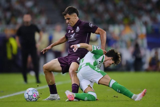 (261015) -- SEVILLE, Oct. 15, 2026 (Xinhua) -- Fran Garcia (R) of Real Betis vies with Gabriel Veiga of Porto during the UEFA Champions League match between Real Betis and Porto at La Cartuja Stadium in Seville, Spain, Oct. 14, 2026. (Str/Xinhua)