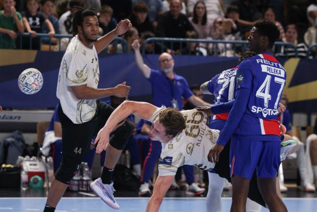 (261015) -- CELJE, Oct. 15, 2026 (Xinhua) -- Lun Kljucanin (C) of RK Celje Pivovarna Lasko shoots the ball during the European Handball Federation (EHF) Champions League match between RK Celje Pivovarna Lasko and Paris Saint-Germain at Zlatorog Sports Hall in Celje, Slovenia, Oct.14, 2026. (Photo by Zeljko Stevanic/Xinhua)