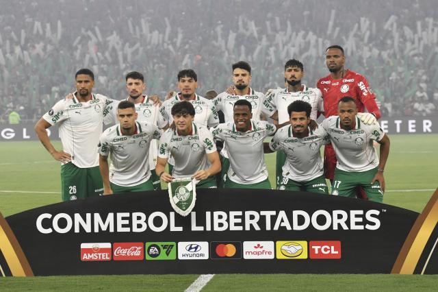 (261015) -- RIO DE JANEIRO, Oct. 15, 2026 (Xinhua) -- Starting players of Palmeiras pose for a group photo before the first leg of the Copa Libertadores semifinal football match between Brazil's Fluminense and Palmeiras at the Maracana stadium in Rio de Janeiro, Brazil, Oct. 14, 2026. (Photo by Daniel Ramalho/Xinhua)