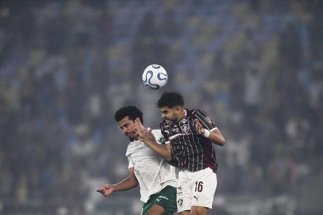 (261015) -- RIO DE JANEIRO, Oct. 15, 2026 (Xinhua) -- Gustavo Nonato Santana (R) of Fluminense vies with Lucas Evangelista of Palmeiras during the first leg of the Copa Libertadores semifinal football match between Brazil's Fluminense and Palmeiras at the Maracana stadium in Rio de Janeiro, Brazil, Oct. 14, 2026. (Photo by Daniel Ramalho/Xinhua)