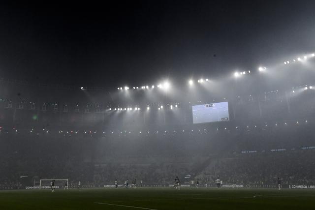 (261015) -- RIO DE JANEIRO, Oct. 15, 2026 (Xinhua) -- Players compete during the first leg of the Copa Libertadores semifinal football match between Brazil's Fluminense and Palmeiras at the Maracana stadium in Rio de Janeiro, Brazil, Oct. 14, 2026. (Photo by Daniel Ramalho/Xinhua)