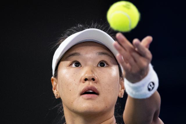 (261015) -- WUHAN, Oct. 15, 2026 (Xinhua) -- Guo Hanyu serves during the women's sinlges round of 16 match between Guo Hanyu of China and Elina Svitolina of Ukraine at the 2026 Wuhan Open tennis tournament in Wuhan, capital of central China's Hubei Province, Oct. 15, 2026. (Xinhua/Xiao Yijiu)