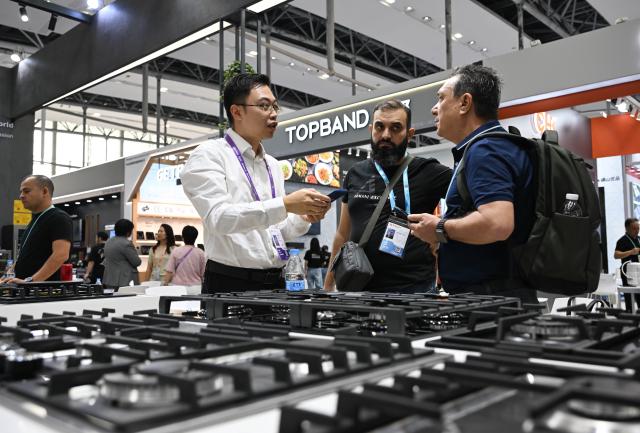 (261015) -- GUANGZHOU, Oct. 15, 2026 (Xinhua) -- Overseas buyers communicate during the Canton Fair in Guangzhou, south China's Guangdong Province, Oct. 15, 2026. The 140th edition of the China Import and Export Fair, also known as the Canton Fair, opened to visitors in Guangzhou, capital of south China's Guangdong Province on Thursday, with more than 30,000 exhibiting companies and about 340,000 overseas buyers expected to attend.
The 140th Canton Fair runs in three phases in Guangzhou from Oct. 15 to Nov. 4.
Over the past 70 years, the Canton Fair has grown into China's largest and longest-running international trade event, with the most complete product range, the largest number of buyers and the highest transaction volume. (Xinhua/Deng Hua)