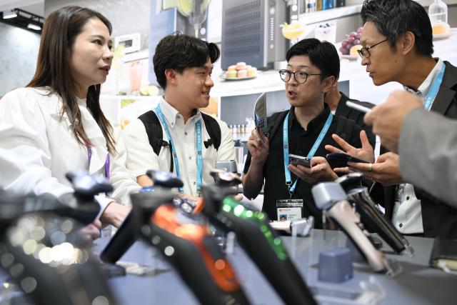 (261015) -- GUANGZHOU, Oct. 15, 2026 (Xinhua) -- People talk during the Canton Fair in Guangzhou, south China's Guangdong Province, Oct. 15, 2026. The 140th edition of the China Import and Export Fair, also known as the Canton Fair, opened to visitors in Guangzhou, capital of south China's Guangdong Province on Thursday, with more than 30,000 exhibiting companies and about 340,000 overseas buyers expected to attend.
The 140th Canton Fair runs in three phases in Guangzhou from Oct. 15 to Nov. 4.
Over the past 70 years, the Canton Fair has grown into China's largest and longest-running international trade event, with the most complete product range, the largest number of buyers and the highest transaction volume. (Xinhua/Deng Hua)