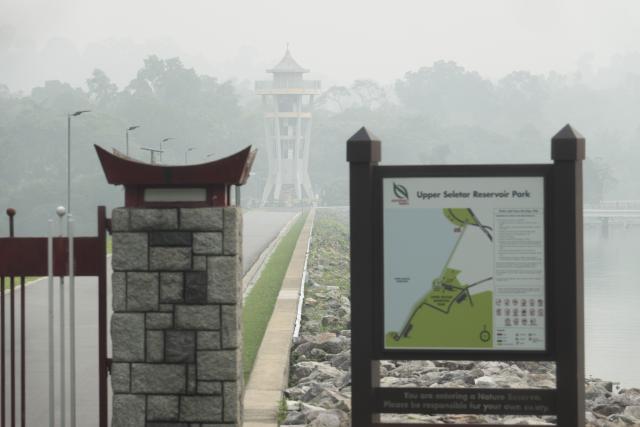 (261015) -- SINGAPORE, Oct. 15, 2026 (Xinhua) -- Haze blankets the Upper Seletar Reservoir Park in Singapore, Oct. 15, 2026. (Xinhua/Then Chih Wey)