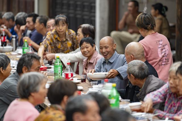 (261015) -- LANXI, Oct. 15, 2026 (Xinhua) -- Elderly people attend a long-table banquet in Yanggang Village of Lanxi, east China's Zhejiang Province, Oct. 15, 2026. Funded by kind-hearted people, the banquet held on Thursday was attended by more than 500 people aged 60 and above to mark the upcoming Double Ninth Festival. Celebrated on the ninth day of the ninth lunar month, it is an occasion to care for and send blessings to older people in China. (Photo by Hu Xiaofei/Xinhua)