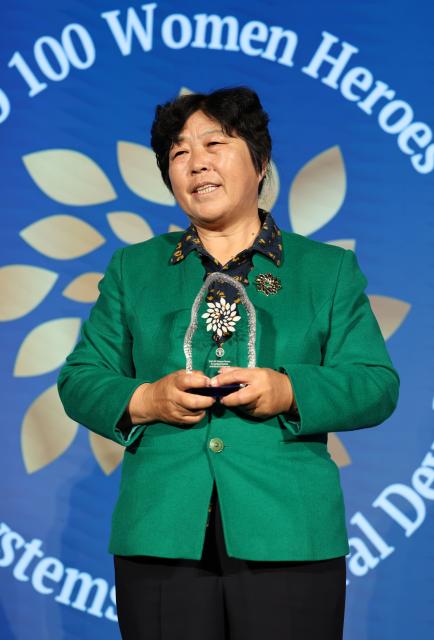 (261015) -- ROME, Oct. 15, 2026 (Xinhua) -- Yin Yuzhen attends a ceremony for Food and Agriculture Organization of the United Nations' (FAO) 100 Women Heroes in Agrifood Systems and Rural Development, in Rome, Italy, Oct. 15, 2026. Chinese sand-control pioneer Yin Yuzhen has been named among the FAO's 100 Women Heroes in Agrifood Systems and Rural Development, a global recognition initiative launched by the FAO.
  Yin has spent more than four decades combating desertification in the Maowusu Sandy Land in north China's Inner Mongolia Autonomous Region. After decades of persistent tree planting, she and her family have transformed stretches of the once-barren landscape into a green expanse, overcoming harsh conditions and shifting sands.
  Her story also forged an enduring friendship with retired U.S. teacher Ronald Sakolsky, who raised 5,000 U.S. dollars decades ago to support her afforestation work. (Xinhua/Li Jing)