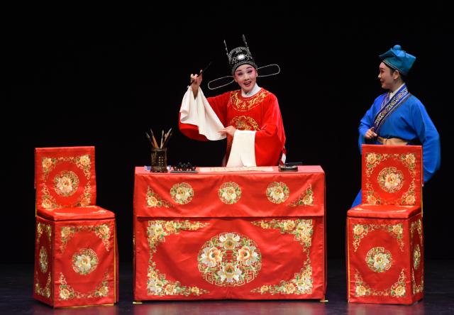 (261015) -- VIENNA, Oct. 15, 2026 (Xinhua) -- Chinese Huangmei Opera artist Han Zaifen (L) performs in Vienna, Austria, Oct. 15, 2026. (Xinhua/He Canling)