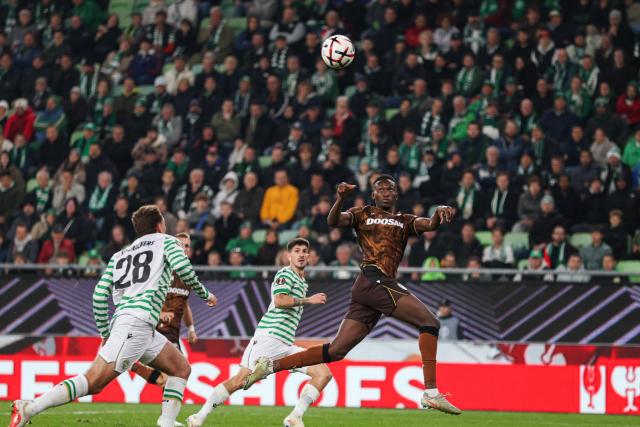 (261016) -- BUDAPEST, Oct. 16, 2026 (Xinhua) -- Baboucarr Faal (R) of Viktoria Plzen vies for the ball during the UEFA Europa League 2026/27 League Phase match between Ferencvaros and Viktoria Plzen in Budapest, Hungary, Oct. 15, 2026. (Xinhua/Hu Zhixuan)