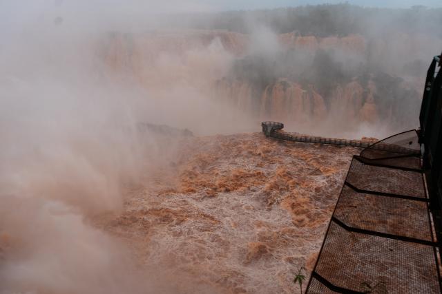 (261016) -- IGUAZU, Oct. 16, 2026 (Xinhua) -- This photo taken on Oct. 14, 2026 shows a walkway at Iguazu Falls in the state of Parana, Brazil. A walkway at Iguazu Falls, a major tourist attraction on the Brazil-Argentina border, was closed as a precaution Sunday after heavy rain caused exceptionally high water levels in the Iguazu River, local authorities said.
   The concessionaire responsible for tourism operations, Urbia+Cataratas, and the Chico Mendes Institute for Biodiversity Conservation, which manages the park, are continuing to monitor river conditions. (Urbia+Cataratas/Handout via Xinhua)
