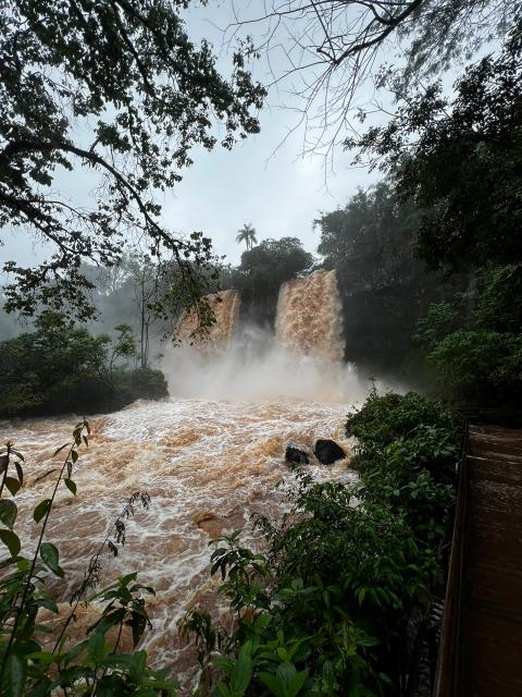 (261016) -- MISIONES, Oct. 16, 2026 (Xinhua) -- This photo provided by El Territorio, a newspaper in Argentina, shows a view of Iguazu Falls in Argentina's northeastern province of Misiones on Oct. 13, 2026. A walkway at Iguazu Falls, a major tourist attraction on the Brazil-Argentina border, was closed as a precaution Sunday after heavy rain caused exceptionally high water levels in the Iguazu River, local authorities said. (Norma Devechi/El Territorio/Handout via Xinhua)