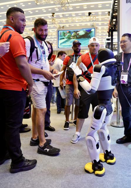(261016) -- GUANGZHOU, Oct. 16, 2026 (Xinhua) -- Overseas buyers interact with a robot during the Canton Fair in Guangzhou, south China's Guangdong Province, Oct. 15, 2026. The 140th edition of the China Import and Export Fair, also known as the Canton Fair, opened to visitors in Guangzhou, capital of south China's Guangdong Province on Thursday, with more than 30,000 exhibiting companies and about 340,000 overseas buyers expected to attend.
  Serving as a barometer and wind vane of China's foreign trade, this year's fair, marking its 70th anniversary, features innovation, intelligence, greater specialization and higher quality.
  The Canton Fair is one of the world's few one-stop trade platforms offering a complete range of products with convenience and efficiency, while bringing together the latest products and technologies. (Xinhua/Lu Hanxin)