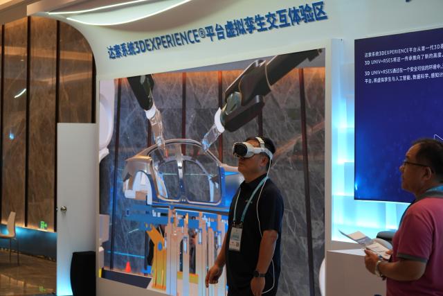(261016) -- NINGDE, Oct. 16, 2026 (Xinhua) -- A man tries on an interactive device during the 2026 World Energy Storage Conference in Ningde City, southeast China's Fujian Province, Oct. 15, 2026. TO GO WITH "China's storage deployment helping change economics of renewable electricity: IRENA official" (Xinhua/Guo Qi)