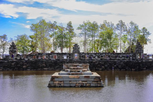 (261016) -- SIEM REAP, Oct. 16, 2026 (Xinhua) -- This photo taken on Oct. 7, 2026 shows part of the West Mebon Temple in Siem Reap province, Cambodia. Archaeologists have successfully restored the centuries-old West Mebon Temple within Cambodia's UNESCO-listed Angkor Archaeological Park, according to an APSARA National Authority (ANA) news release on Friday. (ANA/Handout via Xinhua)