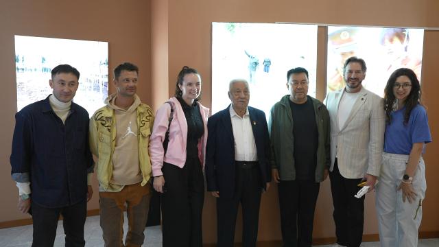 (261016) -- AKSU, Oct. 16, 2026 (Xinhua) -- International visitors pose for photos with Imam Memet (4th L), the first head of the Kekeya forestry station, at the Kekeya Memorial Hall in Aksu City, northwest China's Xinjiang Uygur Autonomous Region, Oct. 14, 2026. Kekeya's afforestation project, launched in 1986, marks its 40th anniversary this year. The project aimed to combat desertification and reduce the impact of shifting sands and dust storms on nearby residents.
   The visit to Kekeya was part of the third installment of the 2026 "Xinjiang in Four Seasons" tour, which brought international social media influencers to cultural sites, agricultural facilities and other destinations across Aksu Prefecture.
   TO GO WITH "Across China: International visitors explore four decades of greening in Xinjiang's Kekeya" (Xinhua)