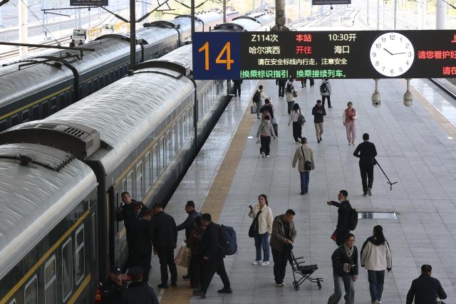 (261016) -- HARBIN, Oct. 16, 2026 (Xinhua) -- Passengers prepare to board the train Z114 at Harbin West Railway Station in Harbin, northeast China's Heilongjiang Province, on Oct. 16, 2026.
  The train Z114 service from Harbin West Railway Station to Haikou in south China's Hainan Province has witnessed a surging passenger loads since early October when temperatures started to drop in Heilongjiang Province.
   Covering about 4,300 kilometers in 47 hours and 50 minutes, the train is a popular choice among elderly travelers from northeast China heading south to escape the bitter winter cold.
   The China Railway Harbin Group provides elderly-friendly services and additional assistance for passengers with special needs to make their journeys more comfortable. (Xinhua/Wang Song)
