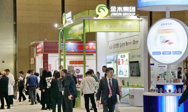 (261016) -- BEIJING, Oct. 16, 2026 (Xinhua) -- People visit the Beijing International Traditional Healthcare Exhibition in Beijing, capital of China, Oct. 16, 2026. The event was kicked off here on Friday. (Photo by Bi Shanghong/Xinhua)