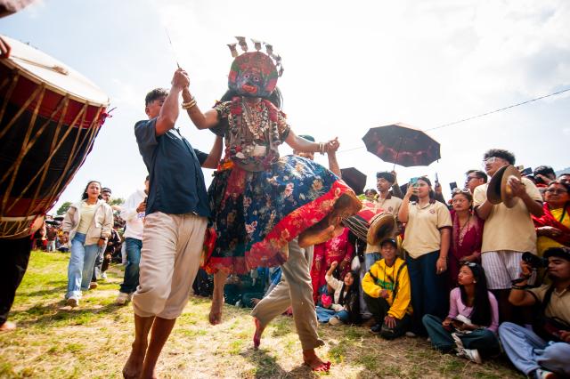 (261016) -- LALITPUR, Oct. 16, 2026 (Xinhua) -- A masked dancer performs during an event marking the Sikali Jatra festival in Khokana village, Lalitpur, Nepal, Oct. 16, 2026.
  The festival, also called the festival of Rudrayani, is celebrated here on Friday. (Photo by Hari Maharjan/Xinhua)