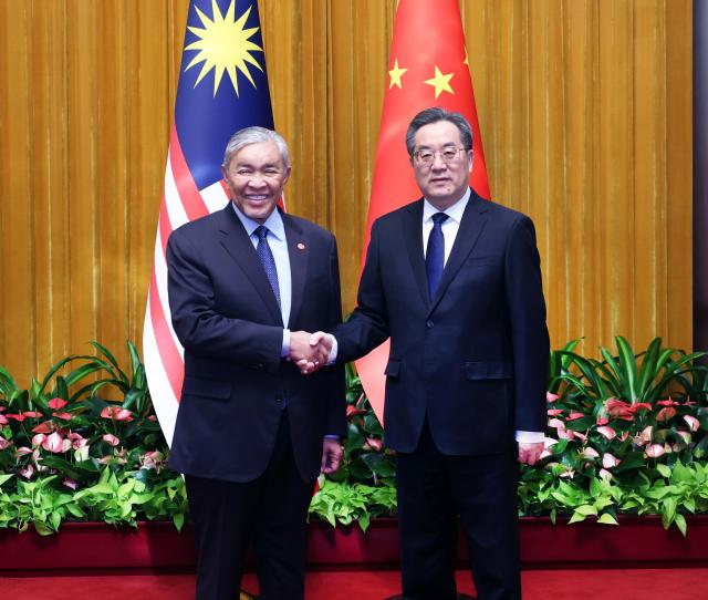 (261016) -- BEIJING, Oct. 16, 2026 (Xinhua) -- Chinese Vice Premier Ding Xuexiang, also a member of the Standing Committee of the Political Bureau of the Communist Party of China Central Committee, meets with Ahmad Zahid Hamidi, deputy prime minister of Malaysia, in Beijing, capital of China, Oct. 15, 2026. (Xinhua/Liu Weibing)