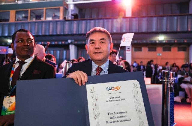 (261016) -- ROME, Oct. 16, 2026 (Xinhua) -- Photo taken on Oct. 16, 2026 shows Wu Bingfang, a researcher at the Aerospace Information Research Institute of the Chinese Academy of Sciences (AIRCAS), at the closing ceremony of the World Food Forum, in Rome, Italy. The Aerospace Information Research Institute of the Chinese Academy of Sciences (AIRCAS) won the 2026 Food and Agriculture Organization of the United Nations (FAO) Achievement Award on Friday for developing the CropWatch, a global cloud-based crop monitoring service platform. (Xinhua/Wang Kaiyan)