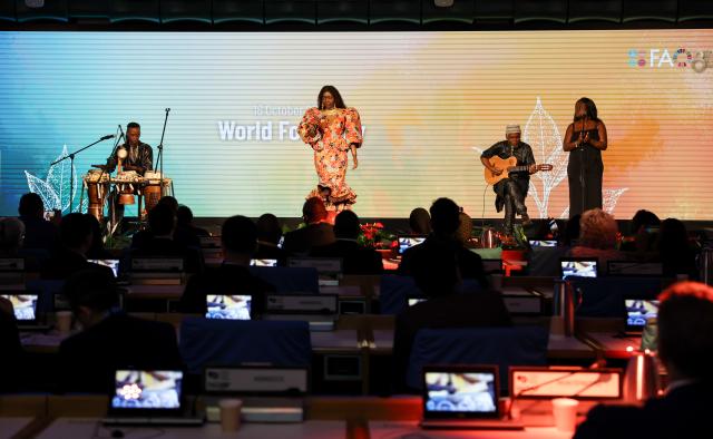 (261016) -- ROME, Oct. 16, 2026 (Xinhua) -- Artists perform during the World Food Day ceremony at the headquarter of Food and Agriculture Organization of the United Nations (FAO) in Rome, Italy, Oct. 16, 2026. (Xinhua/Wang Kaiyan)