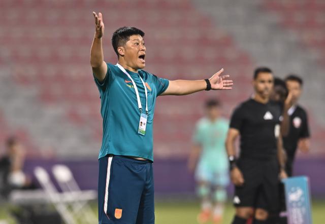 (261017) -- DOHA, Oct. 17, 2026 (Xinhua) -- China's head coach Zhang Yaokun reacts during the Gulf Football Federation (GFF) Gulf Cup U-17 Qatar 2026 football match between Qatar and China at Grand Hamad Stadium in Doha, Qatar, Oct. 16, 2026. (Photo by Nikku/Xinhua)