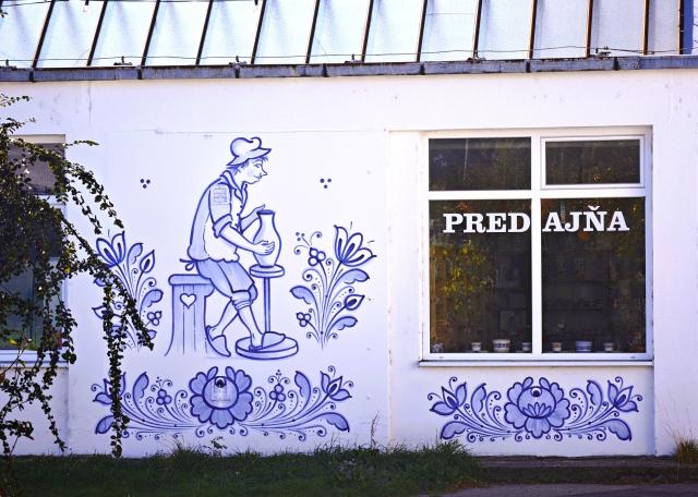(261017) -- BRATISLAVA, Oct. 17, 2026 (Xinhua) -- This photo taken on Oct. 16, 2026 shows a pottery workshop in Modra, Slovakia. Modra is a historic town in western Slovakia, located at the foothills of the Little Carpathians, about 30 kilometers from Bratislava. The town is renowned for its traditional wine culture and distinctive folk pottery. (Xinhua/Liu Haodong)