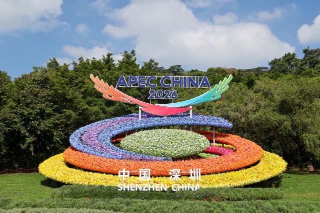 (261017) -- SHENZHEN, Oct. 17, 2026 (Xinhua) -- This photo shows a flower decoration themed on the 2026 APEC "China Year," in Shenzhen, south China's Guangdong Province, Oct. 17, 2026. The APEC Economic Leaders' Meeting will be held in Shenzhen next month. (Xinhua/Liang Xu)