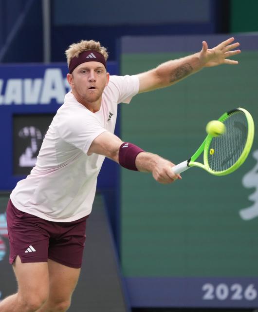 (261017) -- SHANGHAI, Oct. 17, 2026 (Xinhua) -- Alejandro Davidovich Fokina hits a return during the men's singles semifinal between Alexander Zverev of Germany and Alejandro Davidovich Fokina of Spain at the 2026 ATP tour Shanghai Masters tennis tournament in Shanghai, China, Oct. 17, 2026. (Xinhua/Ding Ting)