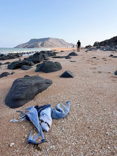 (261017) -- ADDIS ABABA, Oct. 17, 2026 (Xinhua) -- A piece of clothing is seen along the coast of Djibouti on Oct. 9, 2026. Following yet another deadly shipwreck off the coast of Djibouti, international experts emphasized that the escalating humanitarian crisis along the Red Sea migration corridor demands targeted preventive measures beyond reactive emergency responses.
   The eastern migration corridor continues to claim hundreds of lives each year, with more than 900 migrants dead or missing along the route in 2025 alone. However, the number of people who undertake the journey is increasing, according to the International Organization for Migration (IOM).
   In one of the deadliest shipwrecks recorded on the route in recent times, at least 139 migrants died last week, while 84 remain missing after their boat, carrying 305 people toward war-torn Yemen, capsized off the Djibouti coast. Only 82 people survived. Another shipwreck in March this year left nine people dead and 45 missing. (International Organization for Migration/Handout via Xinhua)