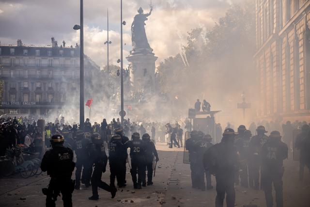 (261017) -- PARIS, Oct. 17, 2026 (Xinhua) -- Demonstrators face off with law enforcement officers during a protest in Paris, France, Oct. 17, 2026. French Interior Minister Laurent Nunez said Saturday that about 550,000 people took part in the protests across France. According to French media reports, the demonstrations brought together farmers, climate activists, trade unions and students, expressing demands on fuel prices, the cost of living, education and public services. (Photo by Aurelien Morissard/Xinhua)
