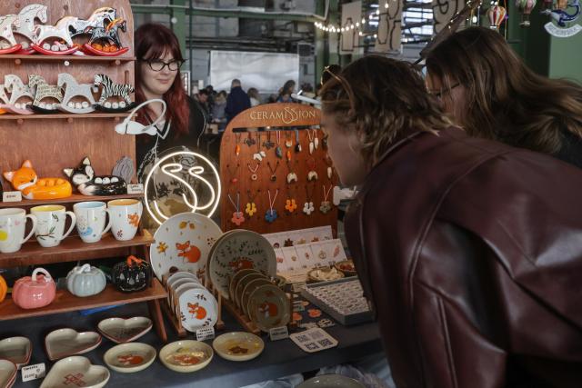 (261017) -- ST. PETERSBURG, Oct. 17, 2026 (Xinhua) -- Visitors check ceramic works during a ceramics exhibition in St. Petersburg, Russia, Oct. 17, 2026. The Russian city of St. Petersburg hosted a two-day ceramics exhibition. More than 150 artists from over 20 cities across Russia showcase their creative ceramic works. (Photo by Irina Motina/Xinhua)
