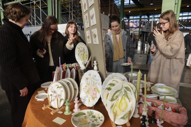 (261017) -- ST. PETERSBURG, Oct. 17, 2026 (Xinhua) -- Visitors check ceramic works during a ceramics exhibition in St. Petersburg, Russia, Oct. 17, 2026. The Russian city of St. Petersburg hosted a two-day ceramics exhibition. More than 150 artists from over 20 cities across Russia showcase their creative ceramic works. (Photo by Irina Motina/Xinhua)