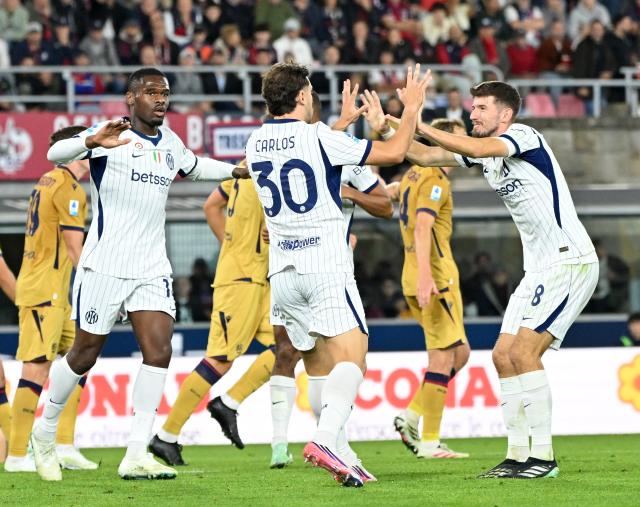 (261018) -- BOLOGNA, Oct. 18, 2026 (Xinhua) -- Inter Milan's Carlos Augusto (front C) celebrates his goal with teammates during an Italian Serie A football match between Bologna and Inter Milan in Bologna, Italy, Oct. 17, 2026. (Photo by Alberto Lingria/Xinhua)