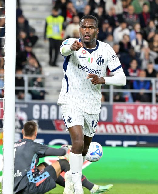 (261018) -- BOLOGNA, Oct. 18, 2026 (Xinhua) -- Inter Milan's Ange-Yoan Bonny celebrates his goal during an Italian Serie A football match between Bologna and Inter Milan in Bologna, Italy, Oct. 17, 2026. (Photo by Alberto Lingria/Xinhua)