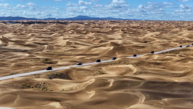 (261018) -- BEIJING, Oct. 18, 2026 (Xinhua) -- An aerial drone photo taken on Oct. 17, 2026 shows vehicles driving at the Shapotou scenic area in Zhongwei, northwest China's Ningxia Hui Autonomous Region. Marking the beginning of a desert self-driving event, a ceremony was held here on Saturday, gathering more than 500 vehicles for self-driving tours and over 1,000 tourists. (Xinhua/Wang Peng)